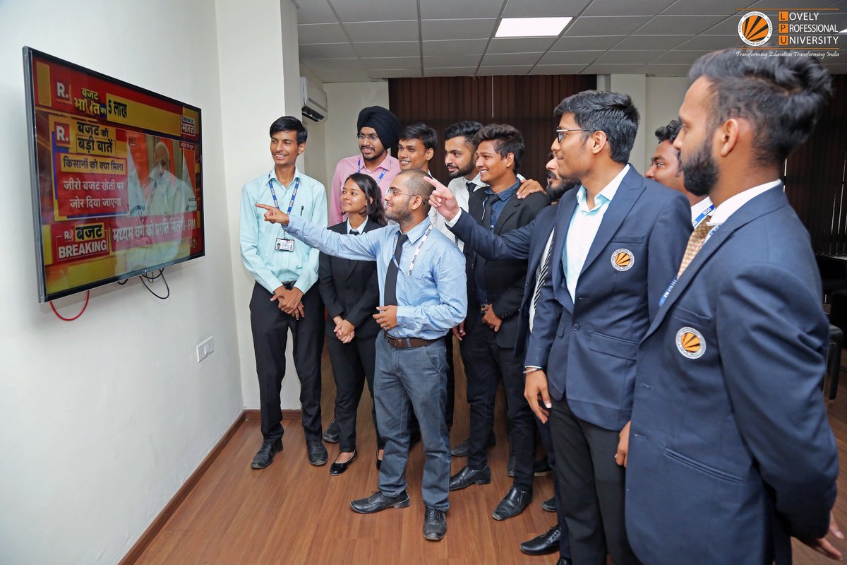 lpuuniversity's tweet photo. As the Union Budget 2019 is out, #LPU's MBA and other students are all earful to know the future of the #IndianEconomy. It is all about getting real-life exposure to be Industry ready. Apply now: https://t.co/svkmtYEKFZ
#Budget2019 #BudgetForNewIndia #NirmalaSitharaman #MBAAtLPU https://t.co/tdAgL7b6Ra