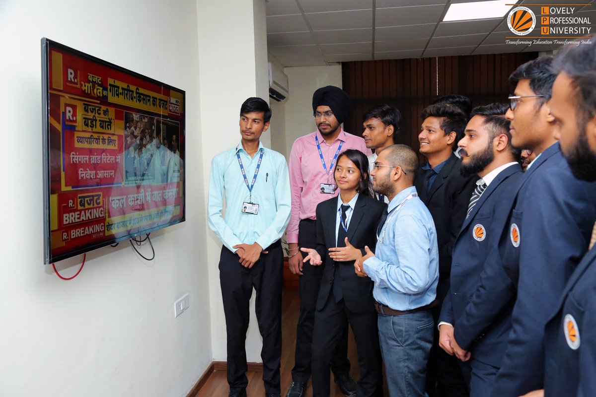lpuuniversity's tweet photo. As the Union Budget 2019 is out, #LPU's MBA and other students are all earful to know the future of the #IndianEconomy. It is all about getting real-life exposure to be Industry ready. Apply now: https://t.co/svkmtYEKFZ
#Budget2019 #BudgetForNewIndia #NirmalaSitharaman #MBAAtLPU https://t.co/tdAgL7b6Ra