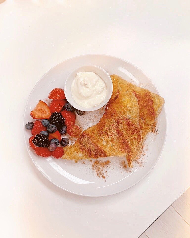 ✨ F R E N C H  T O A S T ✨ 
If you’ve not tried it yet, our Cinnamon French Toast has been going down an absolute treat! Breakfast is served 9AM - 11.30AM daily, so make sure you get your mitts on some 🤩🍞🍓