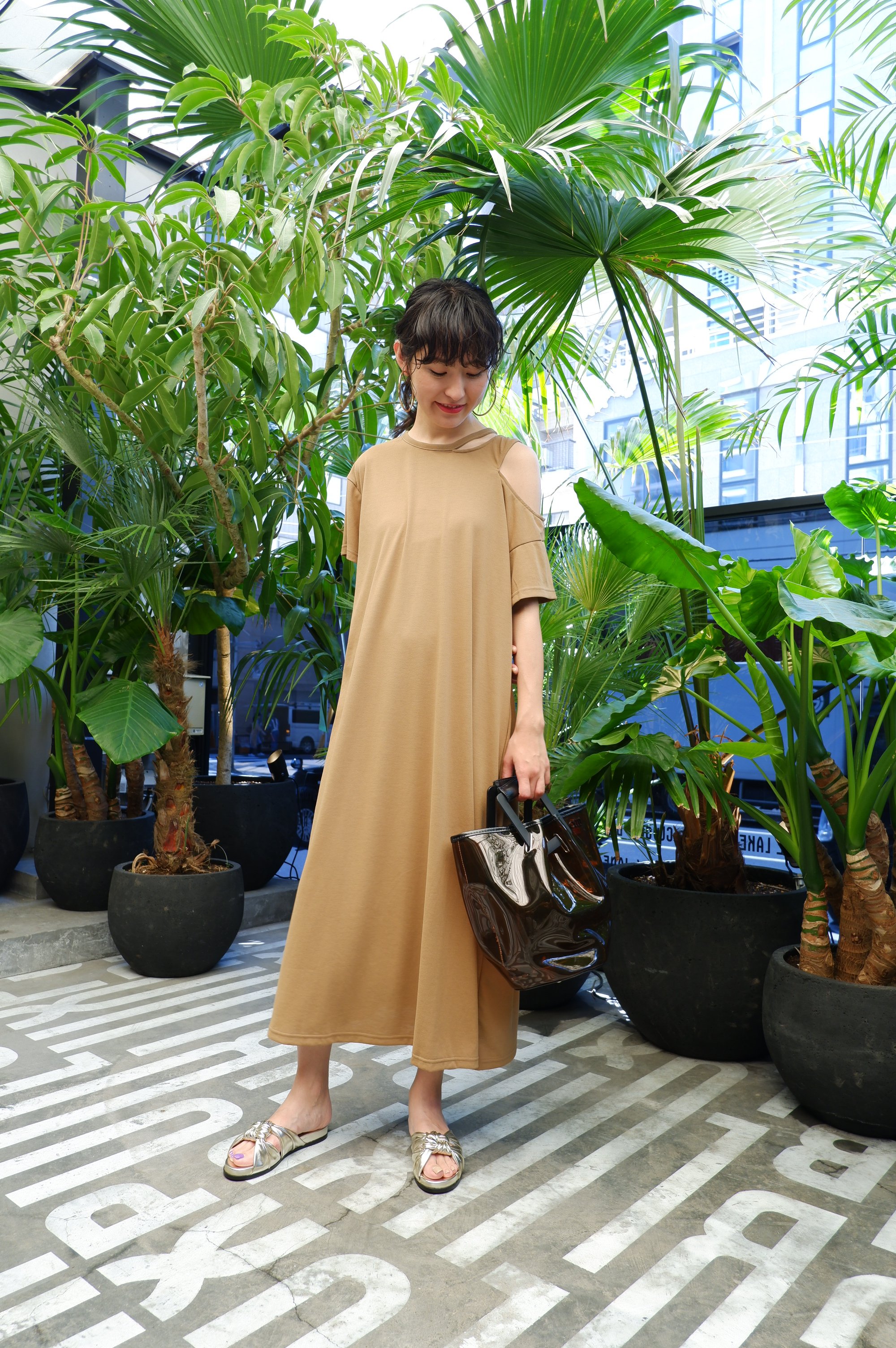Publux Sur Twitter お気に入り登録 Top50 Zozotownタイムセール開催中 Ezumi エズミ ショルダースリットデザイン とろみワンピース 肩スリットのデザインが女性らしいカットソー素材のマキシワンピース 1枚で着ても透けません 夏は楽さとサマになる