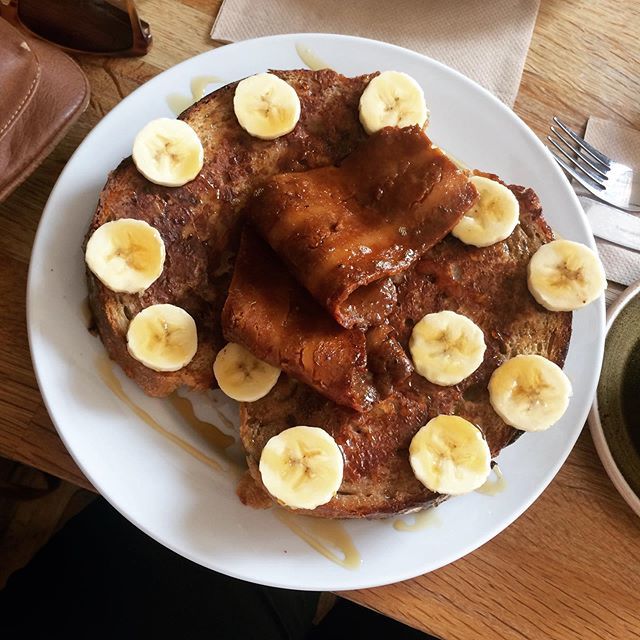 ChapterOneCS's tweet photo. What better way to start the day than with some French Toast with Bacon*, Banana and Maple Syrup.
#chapteronecoffee #brunch #crueltyfree #veganedinburgh #whatveganscook #whatveganseat #frenchtoast #edinburghfood https://t.co/scdHsMv0NP https://t.co/8avwWA9PE6