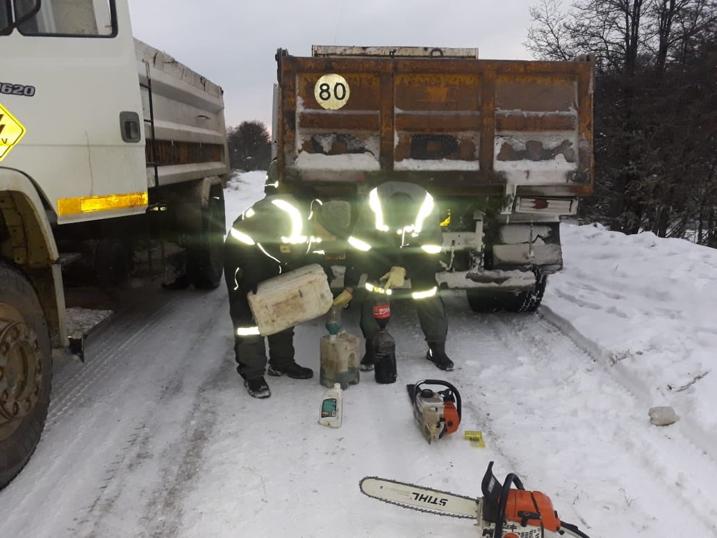 GastonNataleTDF's tweet photo. VIALIDAD PROVINCIAL TODO EL AÑO EN TODA LA PROVINCIA 

El frío no es un obstáculo!!!
Seguimos trabajando en las distintas rutas de la provincia.
#VialidadProvincial https://t.co/Z8QzMTnxzZ