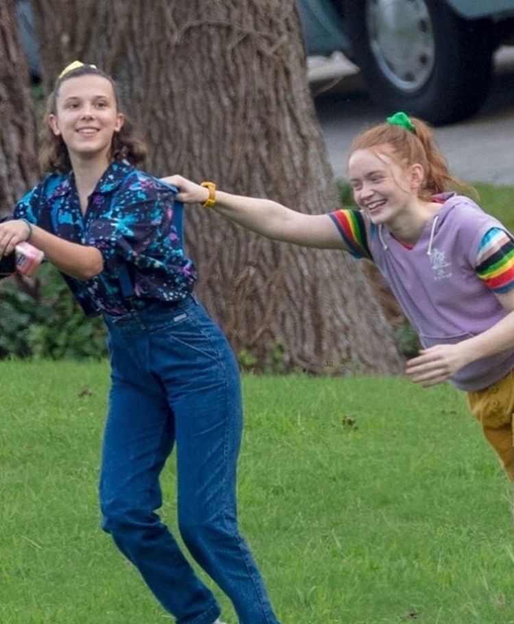 #strangerthings I'm emotionally compromised! Not only did I shout at the TV for the first time throughout the season I've CRIED like I've been a part of their world with them. &amp; as I cry more I desperately ask who the boss stylist is who designed <a href="/Milliestopshate/">Millie Bobby Brown</a> clothes! FRICK❤