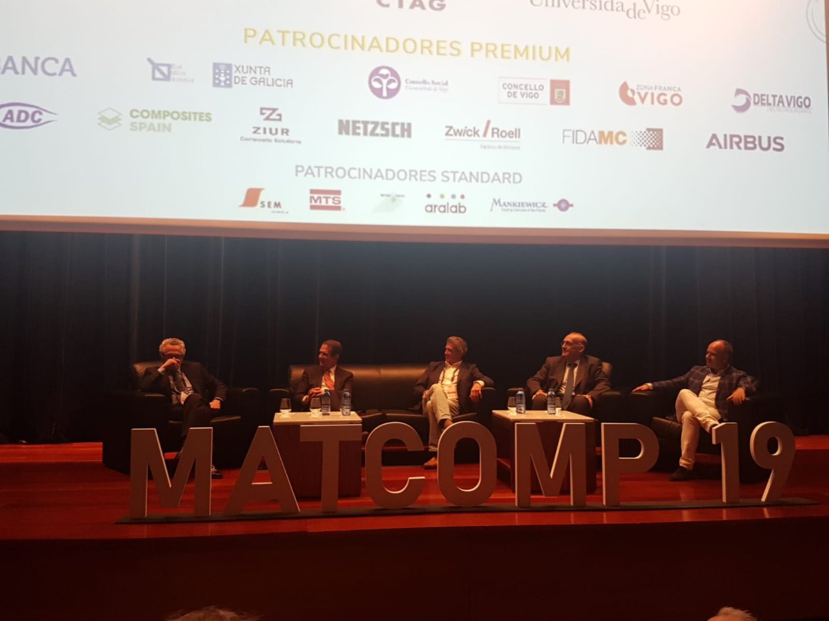 FIDAMC_'s tweet image. Nuestro director, @TortosaLozano, Presidente de @AEMAC_, clausurando el #MATCOMP19.
Este año #MATCOMP19 ha reunido a mas de 350 asistentes, con más de 120 ponencias sobre #materialescompuestos y 5 plenarias.
