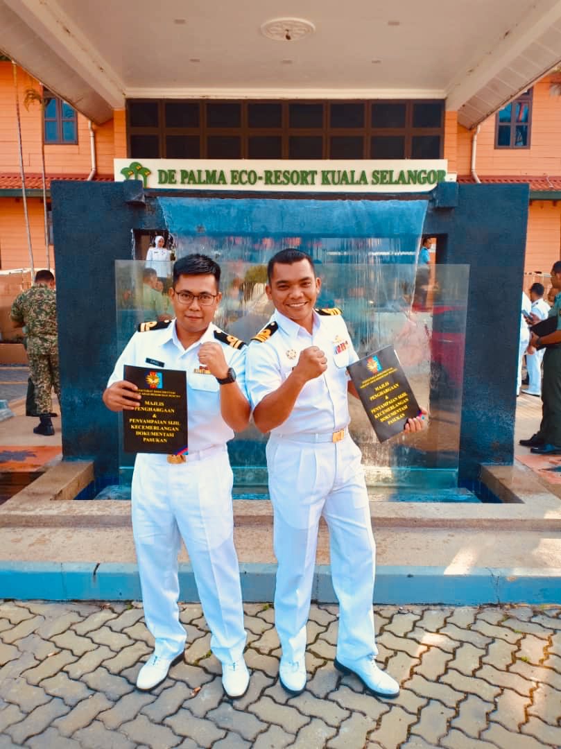 AMIN 136 (@laks_muhd_amin) on Twitter photo Sistematik, usaha yg berterusan & komitmen penuh warga <a href="/laks_muhd_amin/">AMIN 136</a> membuahkan hasil apabila menerima sijil penghargaan dari MATM-JRP semasa Pemeriksaan Dokumentasi Tahunan. Syabas & Tahniah!
<a href="/MPA_Barat/">HQ Western Fleet</a>
<a href="/Lekir26/">KD LEKIR - FSG26</a>
<a href="/TUN_JAMIL/">LAKS TUN ABD JAMIL</a> Sistematik, usaha yg berterusan & komitmen penuh warga <a href="/laks_muhd_amin/">AMIN 136</a> membuahkan hasil apabila menerima sijil penghargaan dari MATM-JRP semasa Pemeriksaan Dokumentasi Tahunan. Syabas & Tahniah!
<a href="/MPA_Barat/">HQ Western Fleet</a>
<a href="/Lekir26/">KD LEKIR - FSG26</a>
<a href="/TUN_JAMIL/">LAKS TUN ABD JAMIL</a>