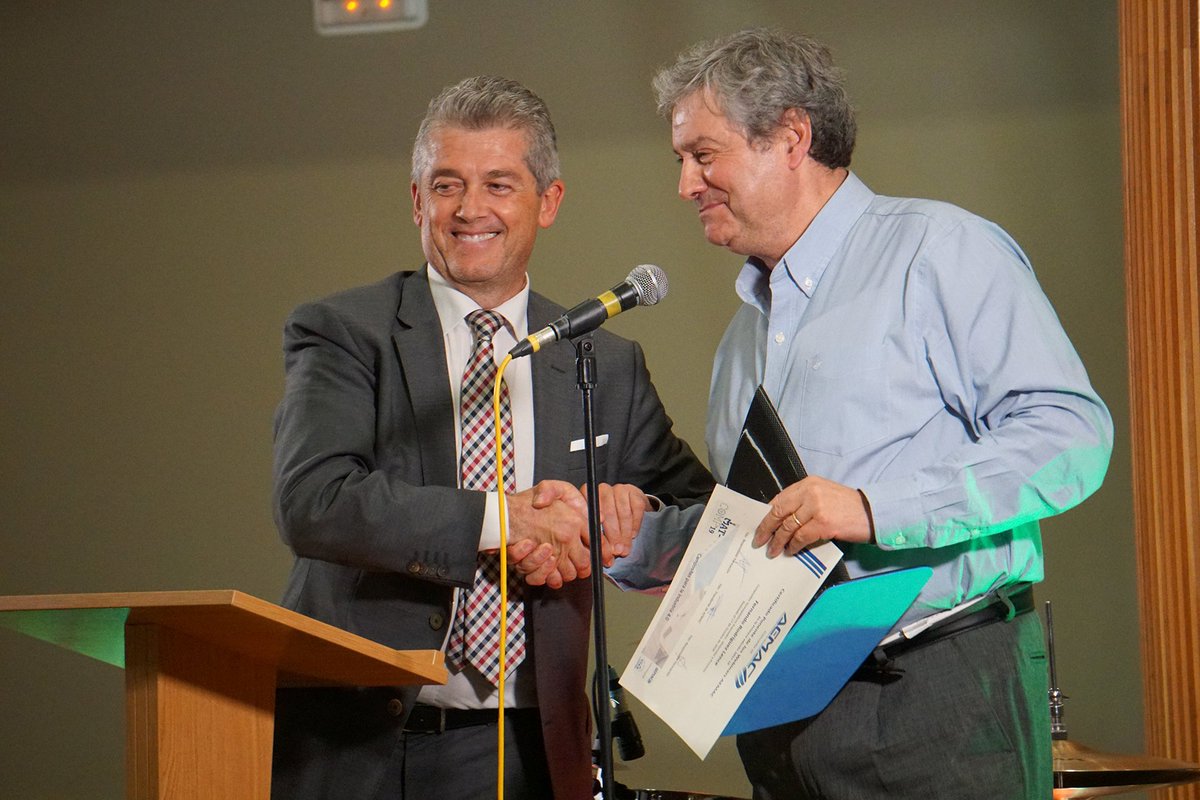 matcomp19's tweet image. Clausuramos #MATCOMP19 tras haber hablado durante 3 días de la importancia de los #materialescompuestos en relación a la impresión 3D, los #cochesautónomos y los #biocomposites. ¡Muchas gracias a las más de 350 personas que nos habéis acompañado en esta edición 💙!