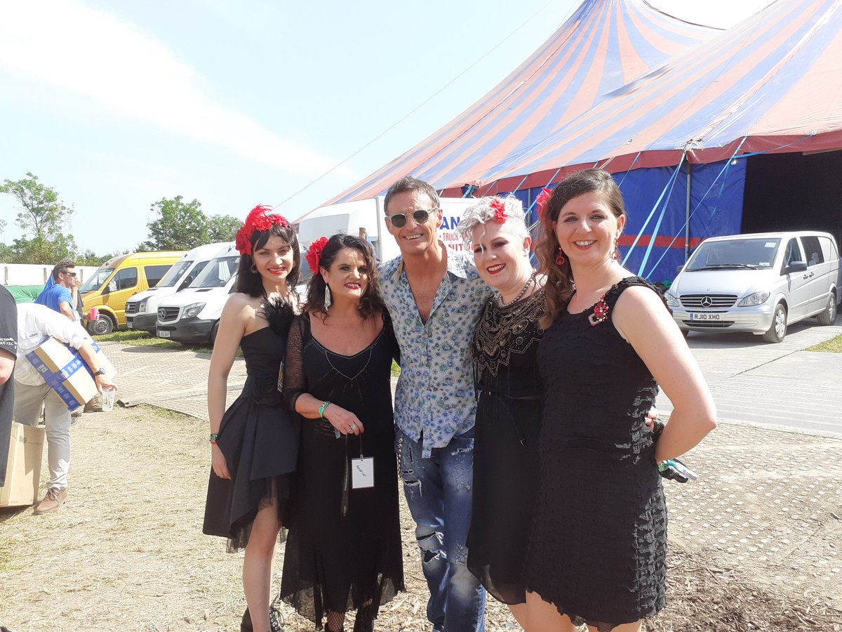 Ladiesintheblu's tweet photo. @Ladiesintheblu Greystones to Glastonbury! @GlastoFest 35° in the good company of @martiofficial https://t.co/HdECsfQXfO