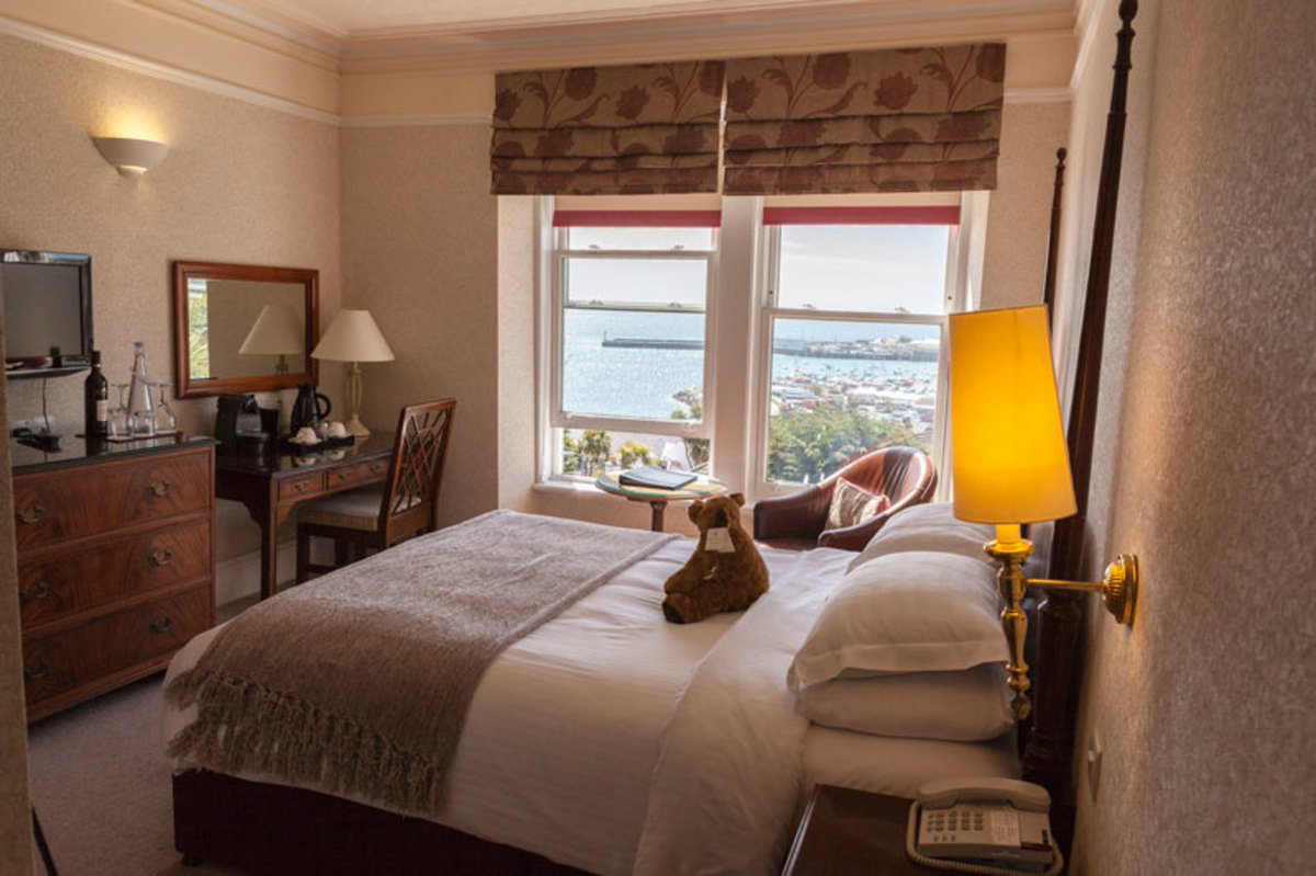 12. Hotel Penzance - Don't miss out on their #exclusiveoffer. Book a stay between 22nd Sept 2019 - 31st Mar 2020 & receive dinner on your first night with a celebratory glass of bubbly.

Accepts 🐶
weacceptpets.co.uk/Cornwall/6600

#Penzance #Cornwall #HotelPenzance #VisitCornwall #Luxury