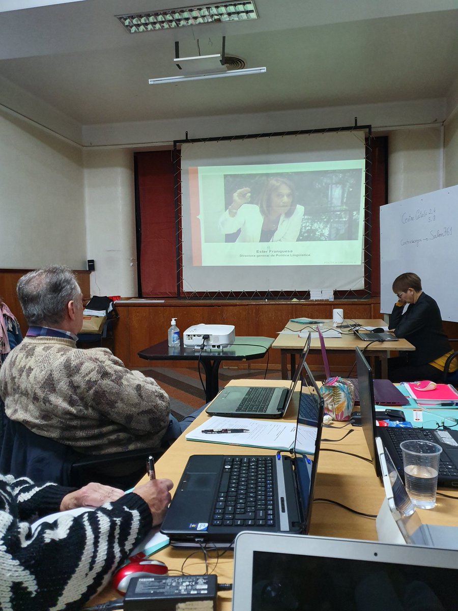 Tot a punt per al 8è Curs de formació del professorat del Con Sud d'Amèrica. <a href="/EsterFranquesaB/">Ester Franquesa Bonet</a>  obrint les jornades.#LlenguaCatalana