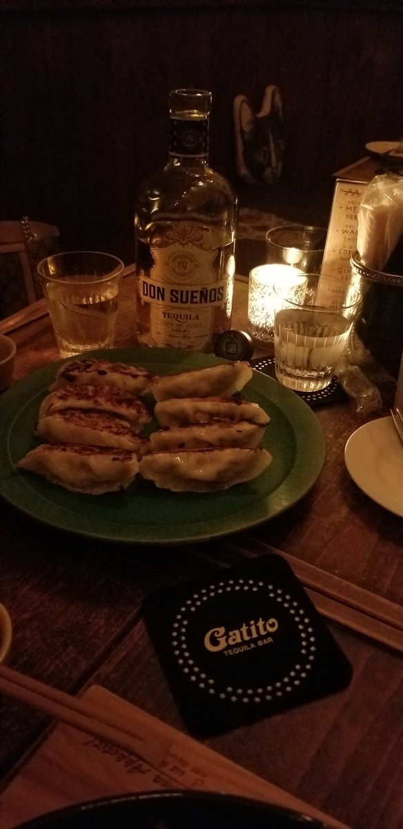 おいしい料理と素晴らしいテキーラのコラボレーション - tre