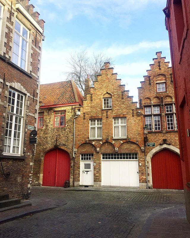 saltedadventure's tweet photo. 📍Ghent,Belgium

#saltedadventures #travelphotography #streetphotography #buildings #buildingsofinstagram #facade #reddoor #belgium #ghent #europe #architecture #charminghome https://t.co/7nsnDZAupi https://t.co/l0Qr7UmPSB