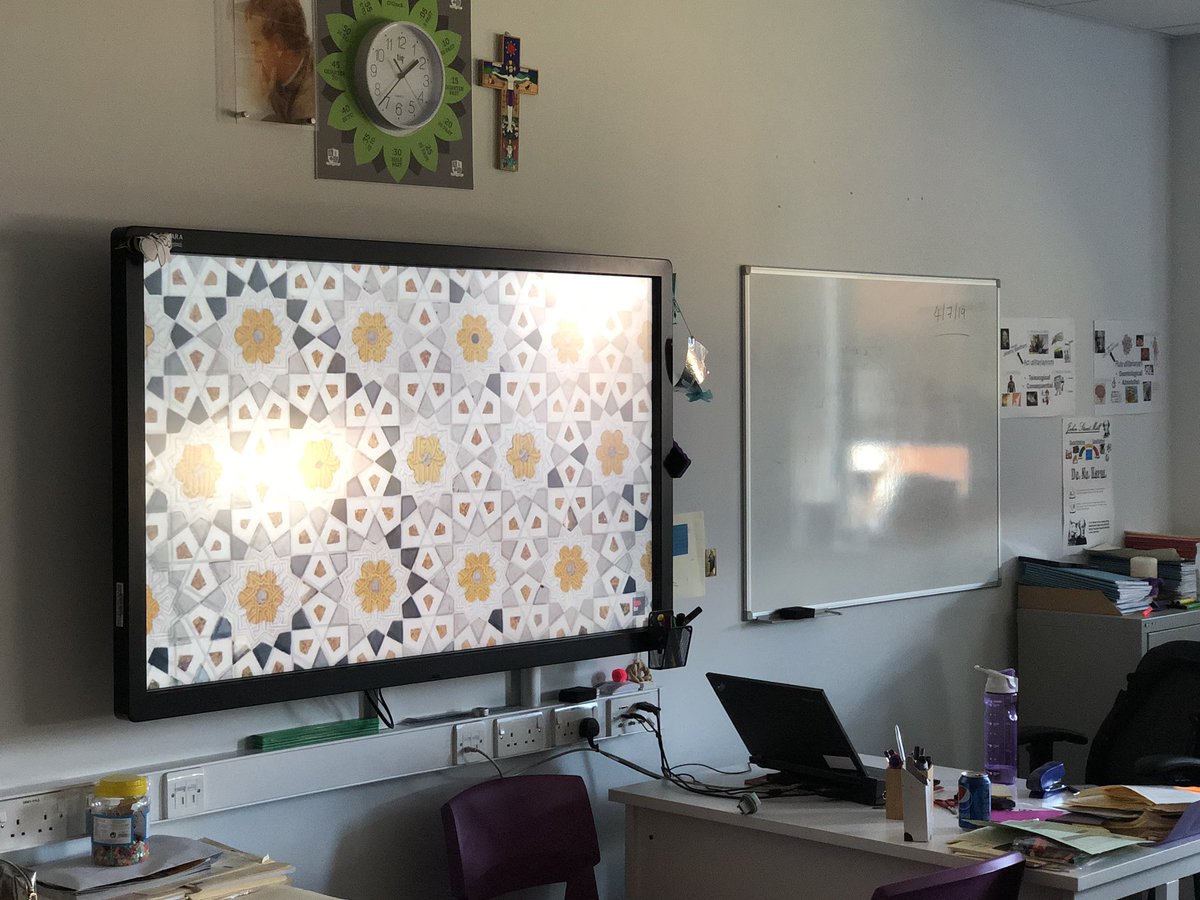 SJBNumeracy's tweet photo. We’re looking at tessellation in Islamic art in #RE as we celebrate #LiverpoolMathsPartyDay @SJBLiverpool !!!! #numeracy #livmaths #liverpoolcounts #livmaths #liverpool #mathsparty https://t.co/LhfS2ADKf1
