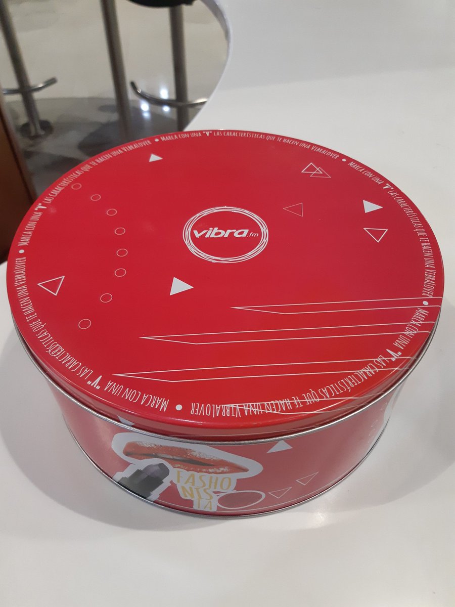 DAVID_LOPEZC's tweet photo. @Vibra1049 @EseTonito @karenvinasco  Gracias por Alegrarnos la vida!! Ya reclame mi Kit #VibraTyM !!! Esta Genial, Vale la pena confiar en #Vibra1049 !! Listos para ver a @andrescepeda  y los demás artistas. Muchas Gracias !!! #vibraenlasmañanas https://t.co/6VzRW9cCpk