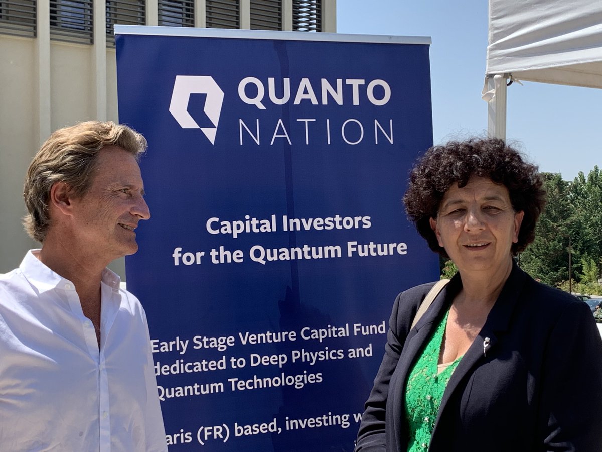 Long échange lors de #REAix2019 entre <a href="/CBeigbeder/">Charles Beigbeder</a> partner <a href="/Quantonation/">Quantonation</a> et la ministre <a href="/VidalFrederique/">Frédérique Vidal</a> Ministre de l'Enseignement Supérieur, de la Recherche et de l'Innovation "Le #Quantique, c'est très important" on attend un plan national avec impatience 👍