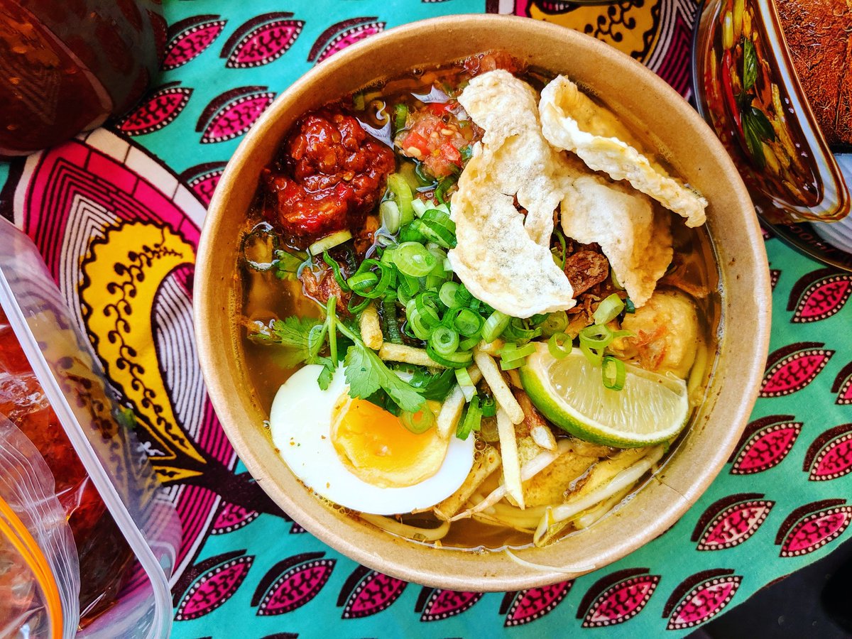 You might say it's too hot for soup, but we say it's 30+ degrees in Indonesia all day every day, so grab a stack of napkins and get stuck in🔥😅🍜❤️