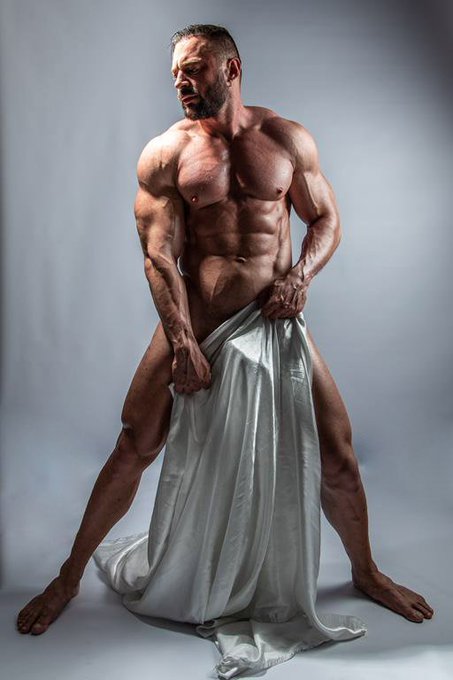 Uncovered pics on my https://t.co/xO83JVs4ss
@QueerMeNow @theQueerPig @QueerClick @man_surfer
#bodybuilder