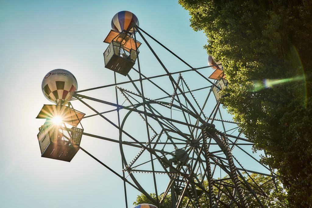 Her er de mest besøgte attraktioner i Danmark: bit.ly/32dFgtM - @tivoli er igen urørlig topscorer på listen, som denne gang også byder på nye attraktioner. Som noget nyt kan du trække en Top 10 liste for din egen landsdel. #dkturisme