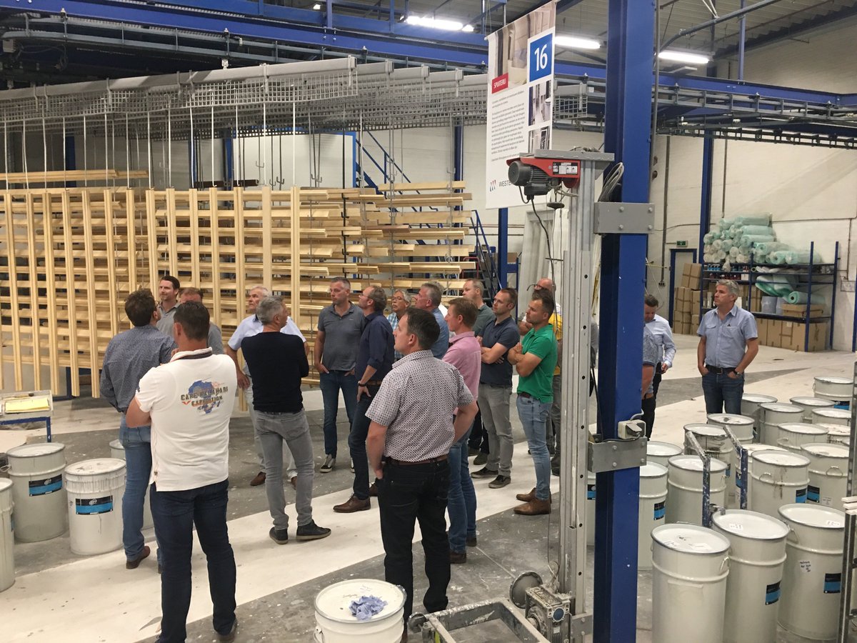 Bezoek van een groep van 25 lokale aannemers, aangesloten bij "Bouwsociëteit Oost Gelderland". Het is leuk om te horen dat ze onder de indruk zijn van de vernieuwingen en mogelijkheden van onze industrie.