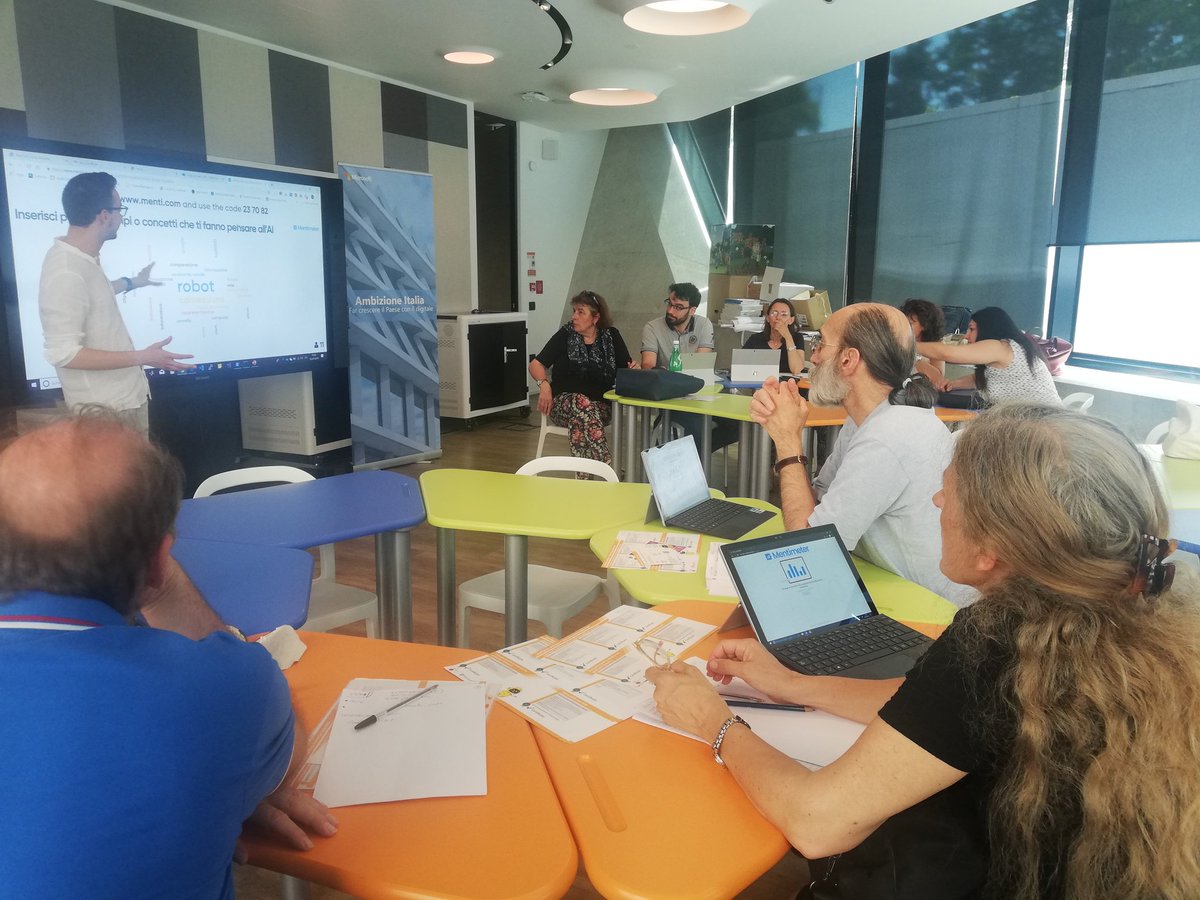 Concludiamo questa settimana con un'altra formazione docenti per #AmbizioneItalia presso la #MicrosoftHouse. 
L'#IntelligenzaArtificiale sempre più parte del nostro presente.

Formazione docenti anche a #Matera!
<a href="/fmdigitale/">Fond. Mondo Digitale</a> <a href="/microsoftitalia/">Microsoft Italia</a>