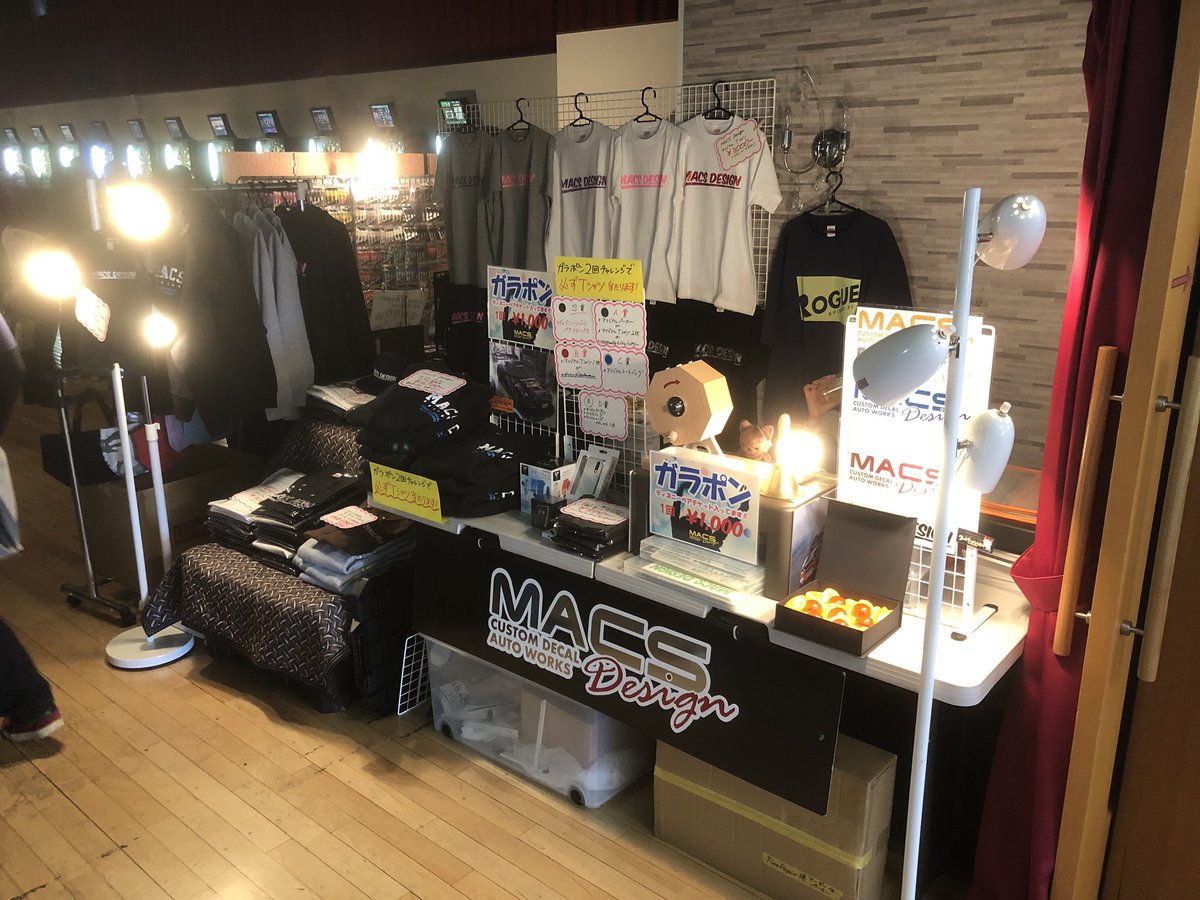 macs_design's tweet photo. 最近、すっかりTシャツ屋のマックスデザインです。
7/7(日)ROGUE episode Xll@川越 えすぽわーる伊佐沼へブース出店します!
好評のガラポン抽選会も、もちろんやります!
Tシャツもたくさん作ったので是非お買い求めください!
今回、キャップはNEWカラーを用意しました! https://t.co/B7BJXVTLoB