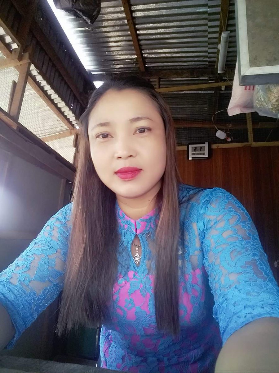 DDPoe3's tweet photo. အလွ​ေတြျပင္​ပီး​ေစာင္​့​ေနတယ္​ကိုကိုလာပါ​ေတာ့ခံခ်င္​​ေနၿပီ https://t.co/APd30uOfPq