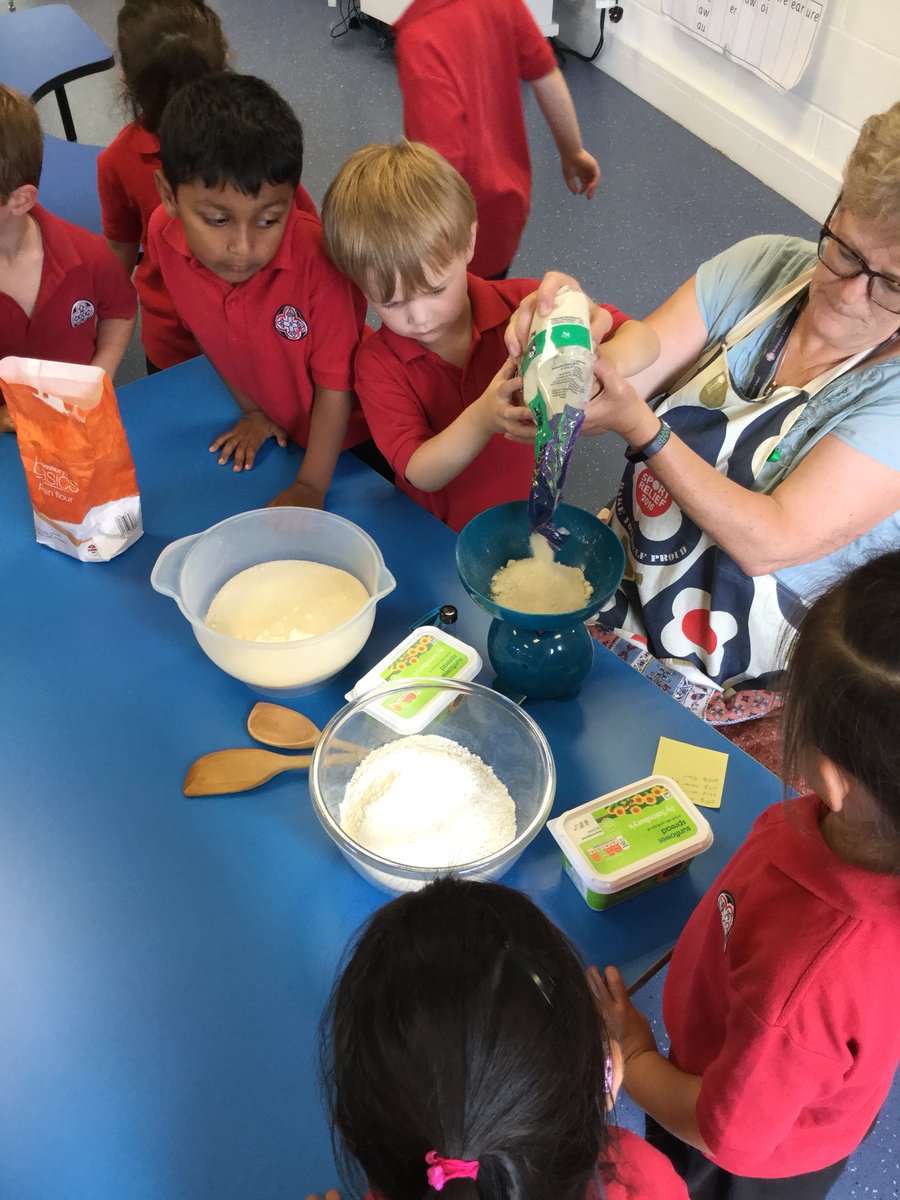 BGS_LowerSch's tweet photo. Then we weigh the ingredients... #BGS_nursery #BGS_EYFS #BGSCollaboration #GBBO https://t.co/nZhhmgBPcX