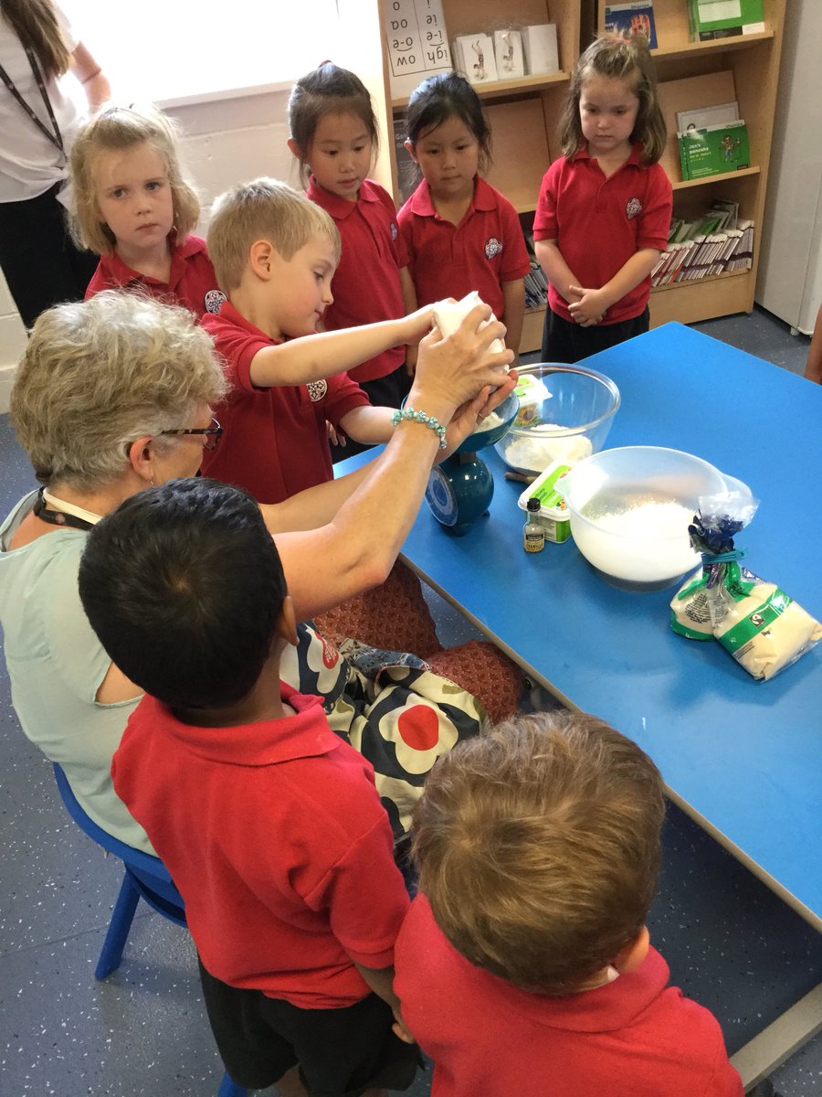 BGS_LowerSch's tweet photo. Then we weigh the ingredients... #BGS_nursery #BGS_EYFS #BGSCollaboration #GBBO https://t.co/nZhhmgBPcX