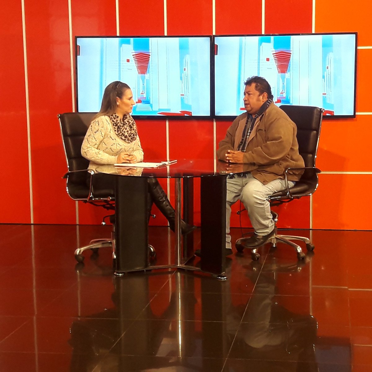 LevantatBolivia's tweet photo. Rechazan multas excedidas 
Se declaran en emergencia 
Nos acompaño:
Jhonny Valdivia - ejecutivo departamental de transporte libre.
#Levantatebolivia 
@LevantatBolivia https://t.co/cerRHj7Vka