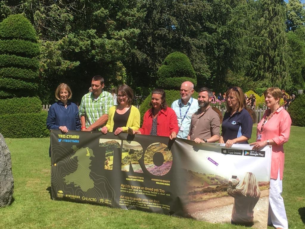 Tro wedi ei lansio’n swyddogol!! Diolch yn fawr <a href="/walesintheworld/">Welsh Government International 🏴󠁧󠁢󠁷󠁬󠁳󠁿</a> #Cymraeg2050 #enwaulleoedd #Tro #ApTro