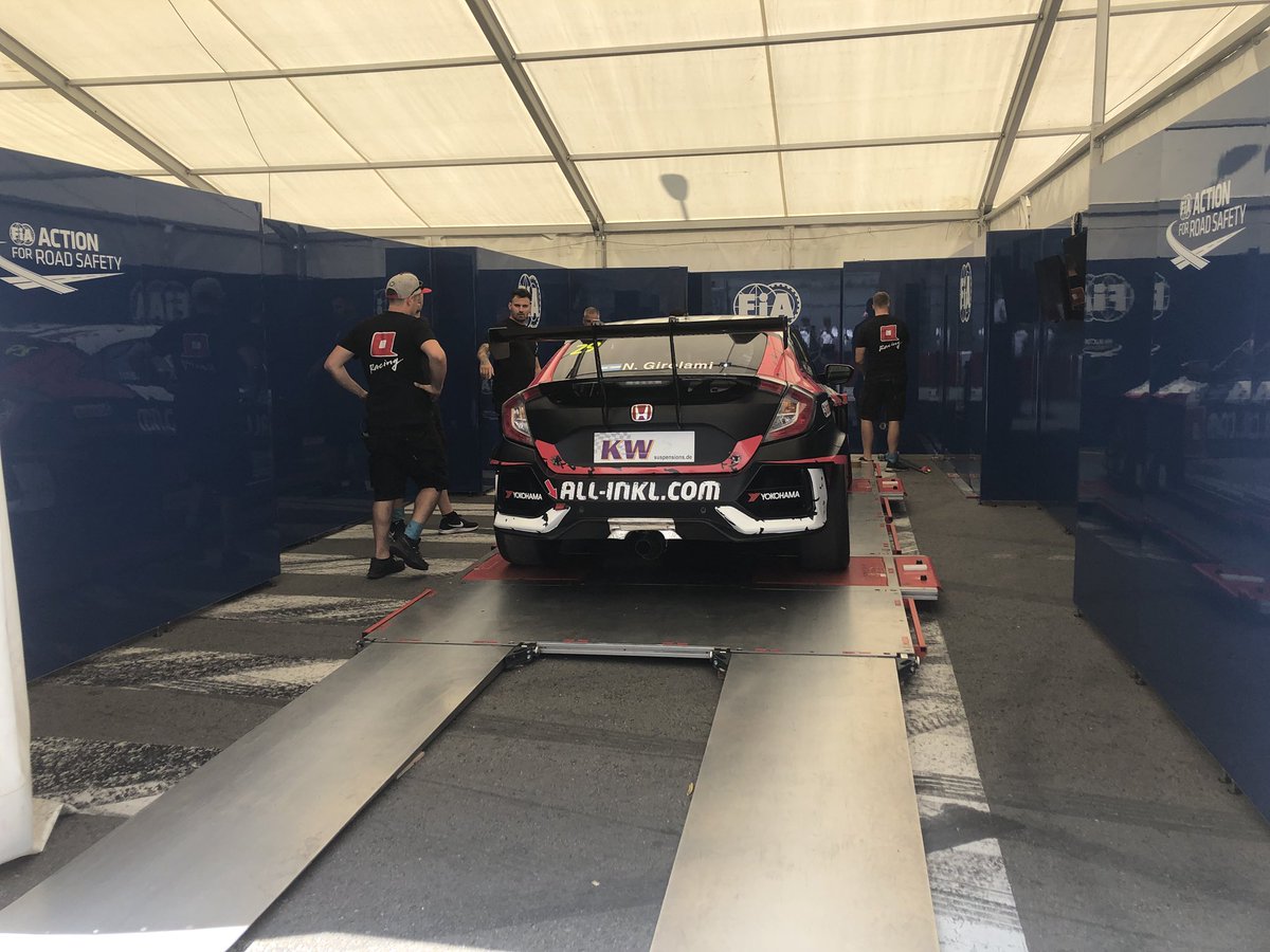 hondaracingwtcr's tweet photo. FP1 is coming up at 1700 local/1800 CET, so time to send the cars through scrutineering. #WTCR #TypeR https://t.co/HBiDw8E2mg