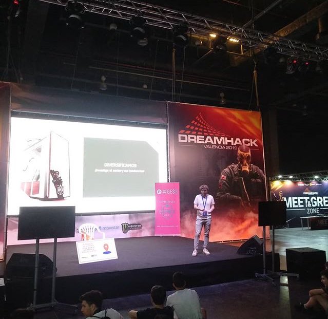 MisopoGaming's tweet photo. Increíble experiencia dar esta charla en @DreamHackSpain con @ESICValencia y @GEsportsSummit 💯 https://t.co/MJtzXG5VDv