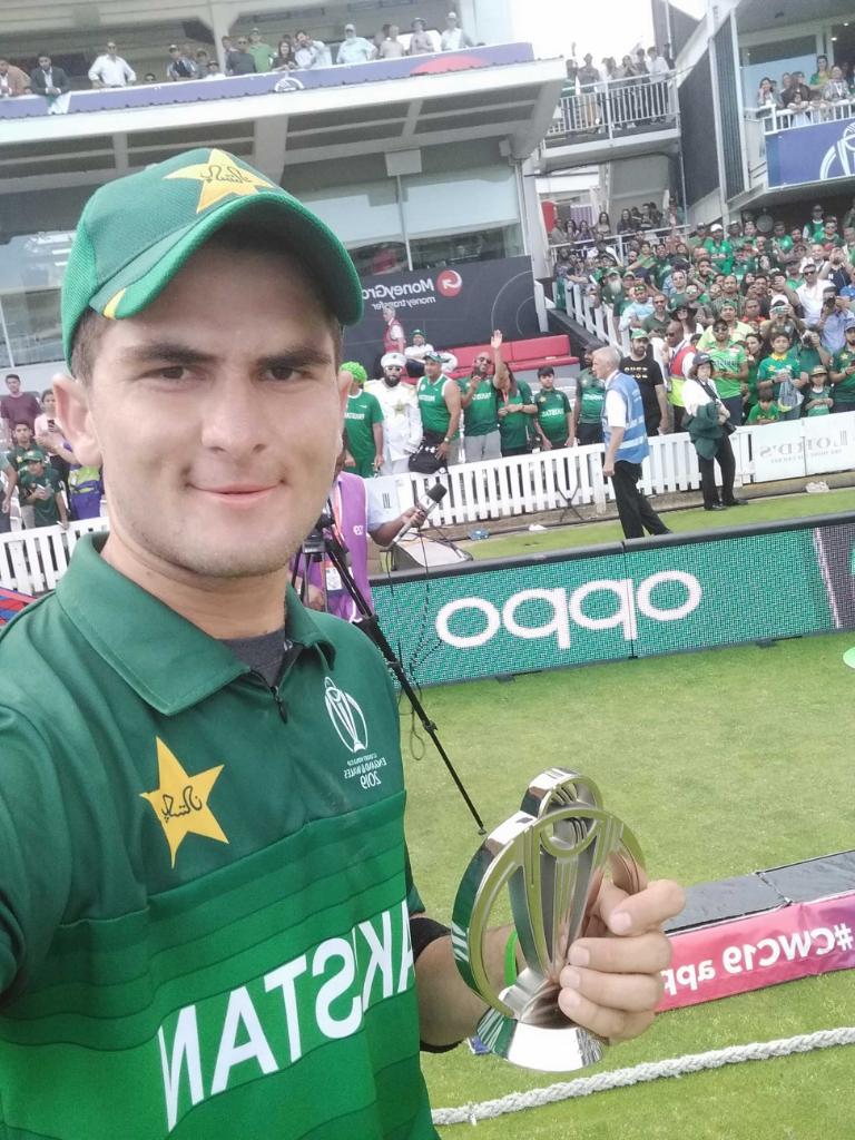 cricketworldcup's tweet photo. Happy faces! 

😀 🤳 https://t.co/ZfCrHnemIT