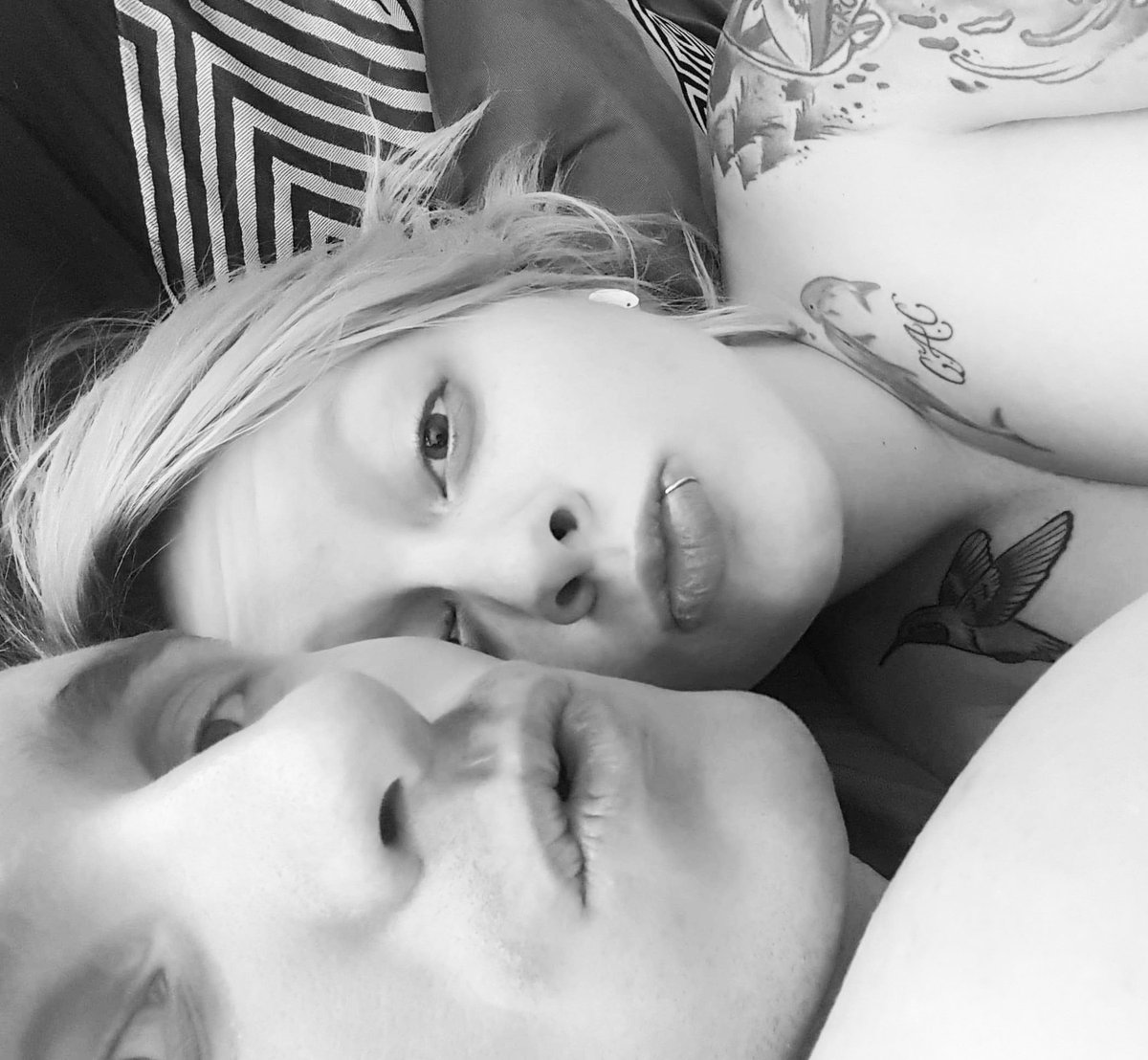 Laneybug28's tweet photo. 7 weeks until my love is home for good 😍😍😍😍😍❤❤💖💖 https://t.co/l49ah8ZqIi