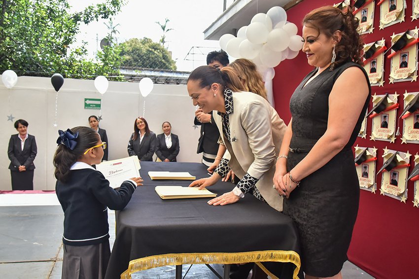RedesSaf's tweet photo. El Jardín de Niños @Legismex, llevó a cabo su ceremonia de clausura del ciclo escolar 2018-2019, en donde 22 niñas y niños de la generación 2016-2019, recibieron su documento de acreditación de educación preescolar. @RedesSaf @saolguine @mx_juls https://t.co/TUDfSylWFk