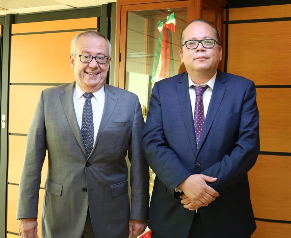 RicardoRdgzV's tweet photo. En @SAE_Mex hoy tuvimos el honor de que nos visitara  @CarlosUrzuaSHCP, extraordinario economista y gran funcionario público, para definir las estrategias y directrices para los siguientes meses https://t.co/LeWQdk8Udr