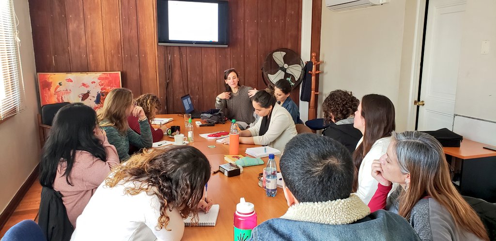 TripleP_Latam's tweet photo. Hoy @fpugat se encuentra realizando una jornada con el equipo de @Fonoinfancia, aliados muy importantes para el #piloto con @CreceContigo de la @SubseNinez en las comunas. Agradecemos su interés por conocer más sobre Triple P. https://t.co/Z0bqOhZLUi