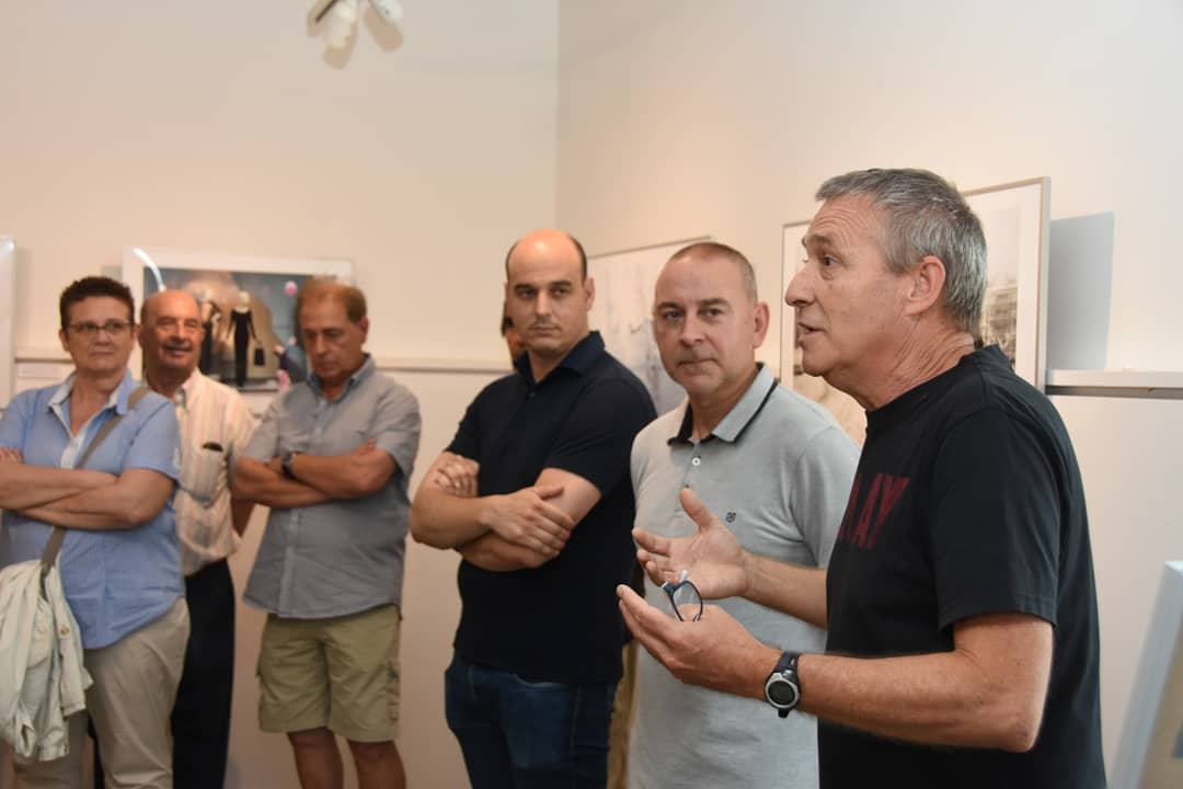 ajcassa's tweet photo. Aquesta tarda s'ha inaugurat l'exposició ESCENES d'una vida tranquil·la amb fotografies de Josep Vilallonga.
Es podrà visitar fins al 21 de juliol a Can Trinxeria.
#InfoCassà #CassàCultura https://t.co/0cSSsXeqTG