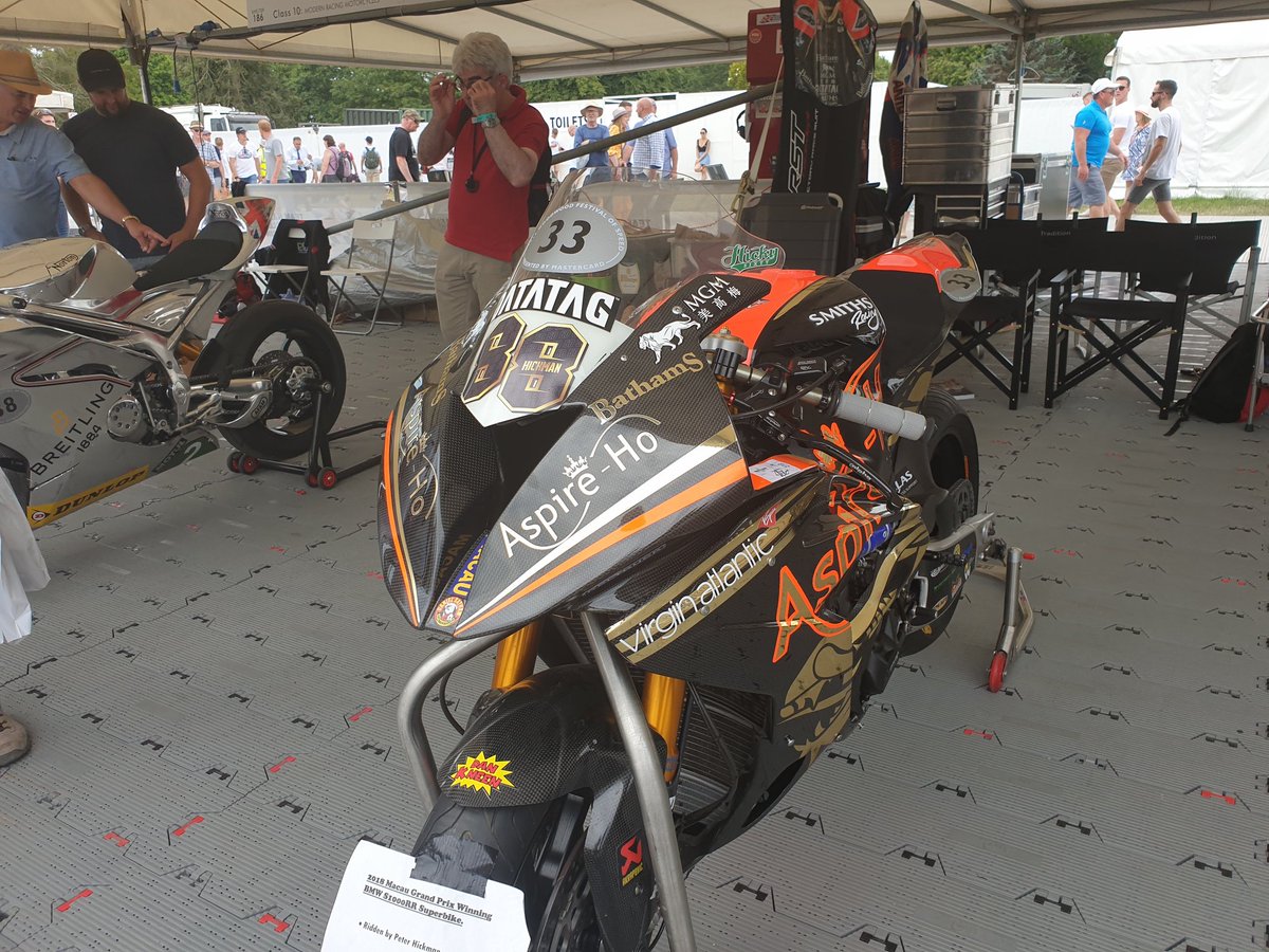 DatatagID's tweet photo. Pretty cool to bump into this at @fosgoodwood , the awesome Aspire Ho @MacauGPbikes winning machine of @peterhickman60 ! https://t.co/5pcBwb7afV