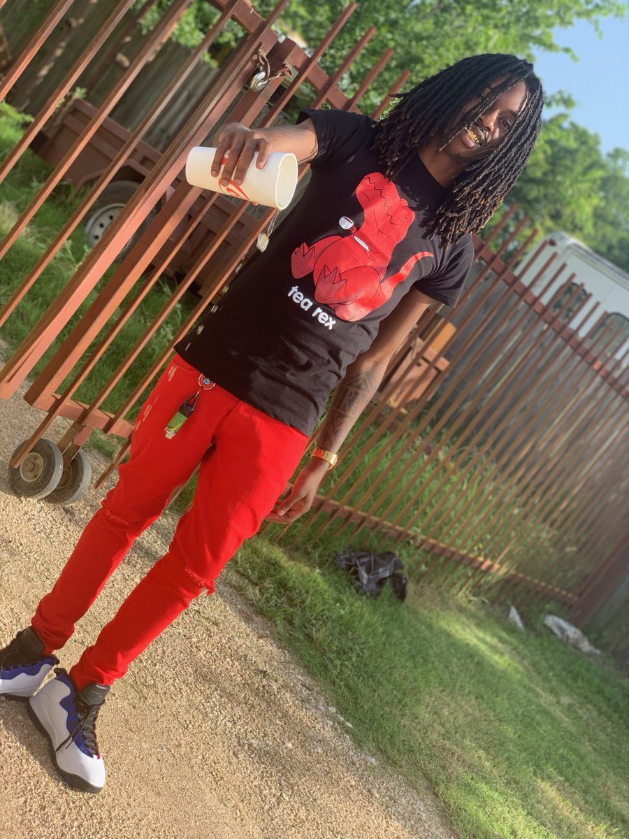 TyTDrizzle's tweet photo. I Be Looking For Drank 🍼 Even When Im Ah 1000 miles Away From Home Told Her Ima Pull Up She Gone Run Try To Put Her Make Up On 🤧 
#3xSHIT #ThaTRILLEST #Save1For🅿️
#AFNF🤞🏾 #FckThaOppsWeThaOpps🦍 https://t.co/Ea8pQogsaA