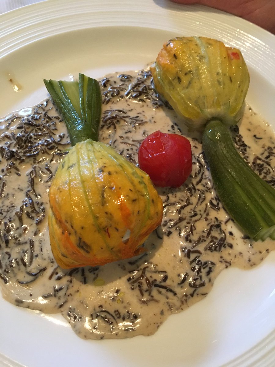 laurentinsight's tweet photo. Provençal food at it’s best, only with Insight Vacations #insightmoments #eatwell #france ⁦@InsightVacation⁩ https://t.co/o532iq92JW