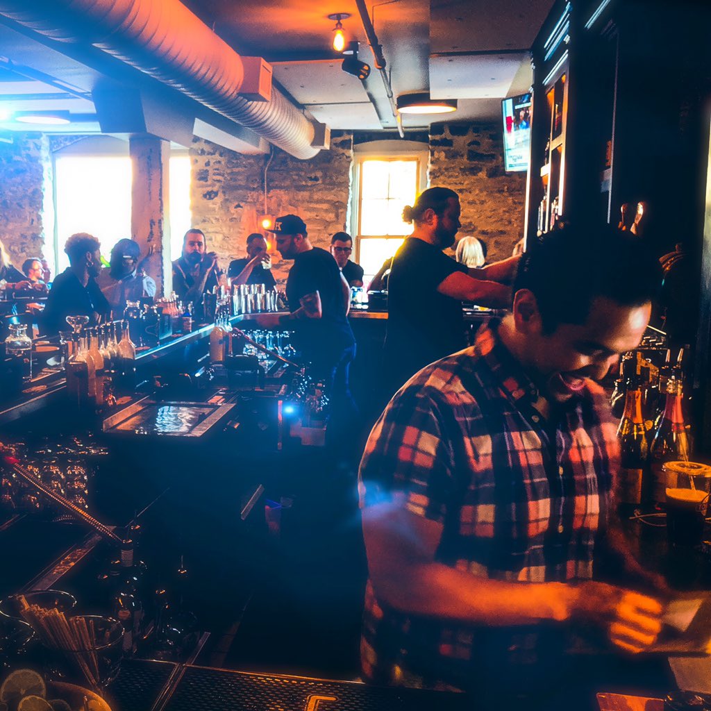 EarnestHideaway's tweet photo. Let’s keep this party going. 🇺🇸
•
happy hour | 3-6p
dinner | 5-11p
bar | til the wee hours https://t.co/b6waHUcwhj