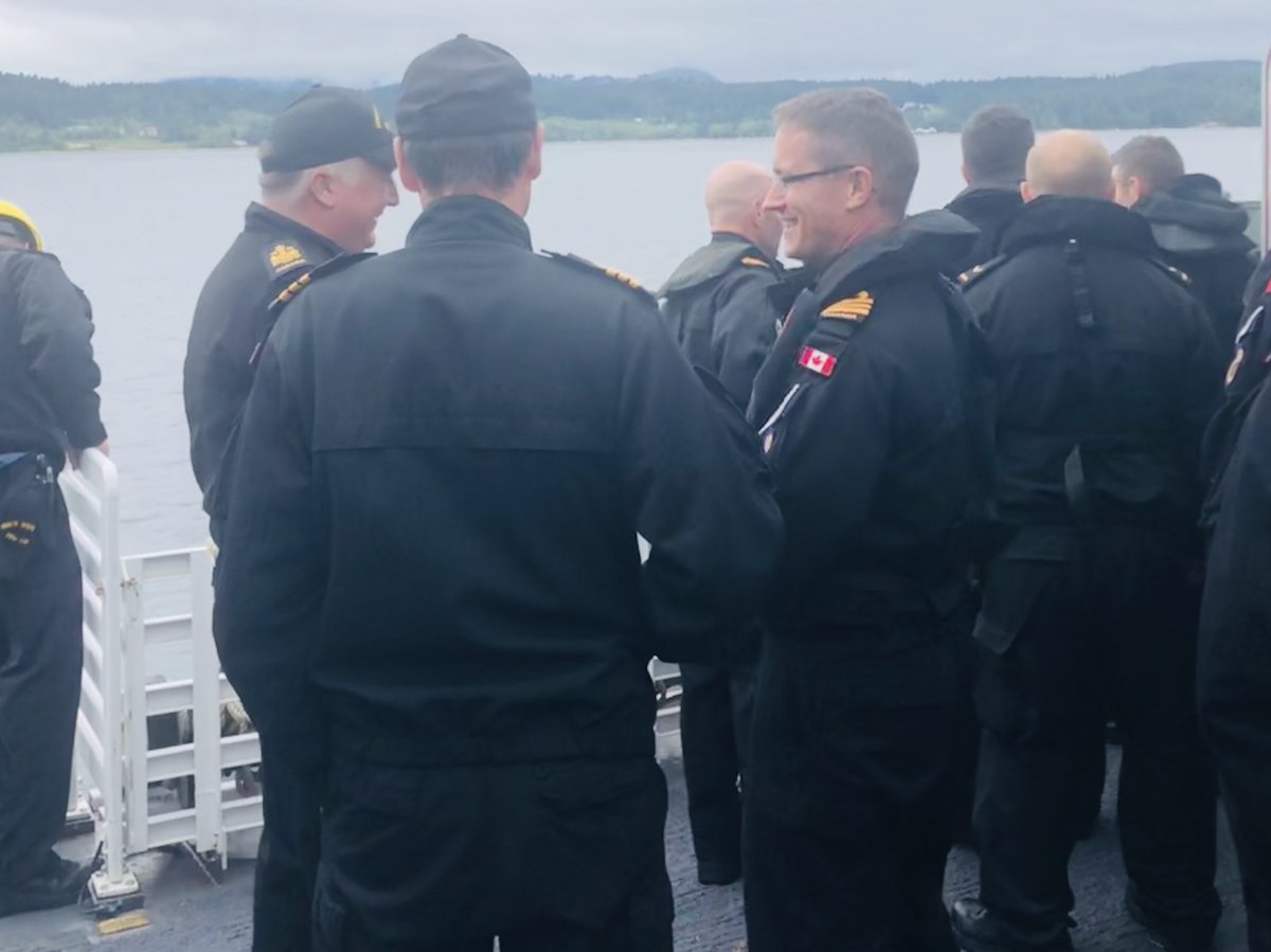 HMCSWinnipeg's tweet photo. This week we wished fair winds and following seas to our out-going Executive Officer, LCdr Tony Lefresne. Congratulations on your appointment as Commanding Officer of HMCS Edmonton. 

#fairwindsandfollowingseas #commandteam #rcnavy #hmcswinnipeg https://t.co/XgAzpbG3S7