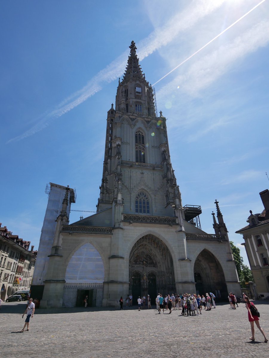Pour le côté patrimoine, la collégiale de Berne au style gothique est un incontournable. C’est le plus haut clocher de Suisse🇨🇭 !
#ilovebern