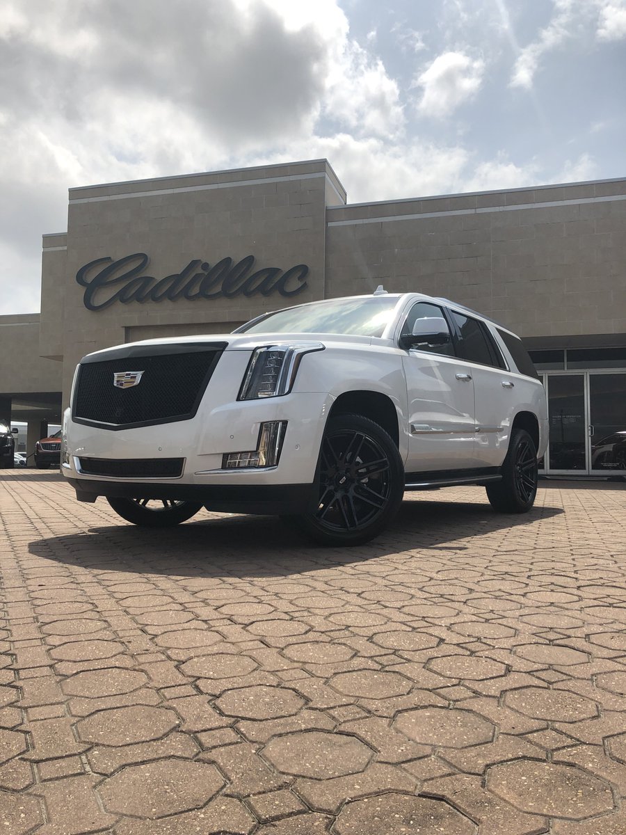 CVDAuto's tweet photo. 2019 White Cadillac Escalade with Classic Heavy Mesh grille & VT379 wheels
#2019 #Cadillac #Escalade #CadillacEscalade
#MeshGrille #VogueTyre #VT379 #Wheels
#CVDauto #CVD #CustomVehicleDesign https://t.co/y31Q2oNNyM