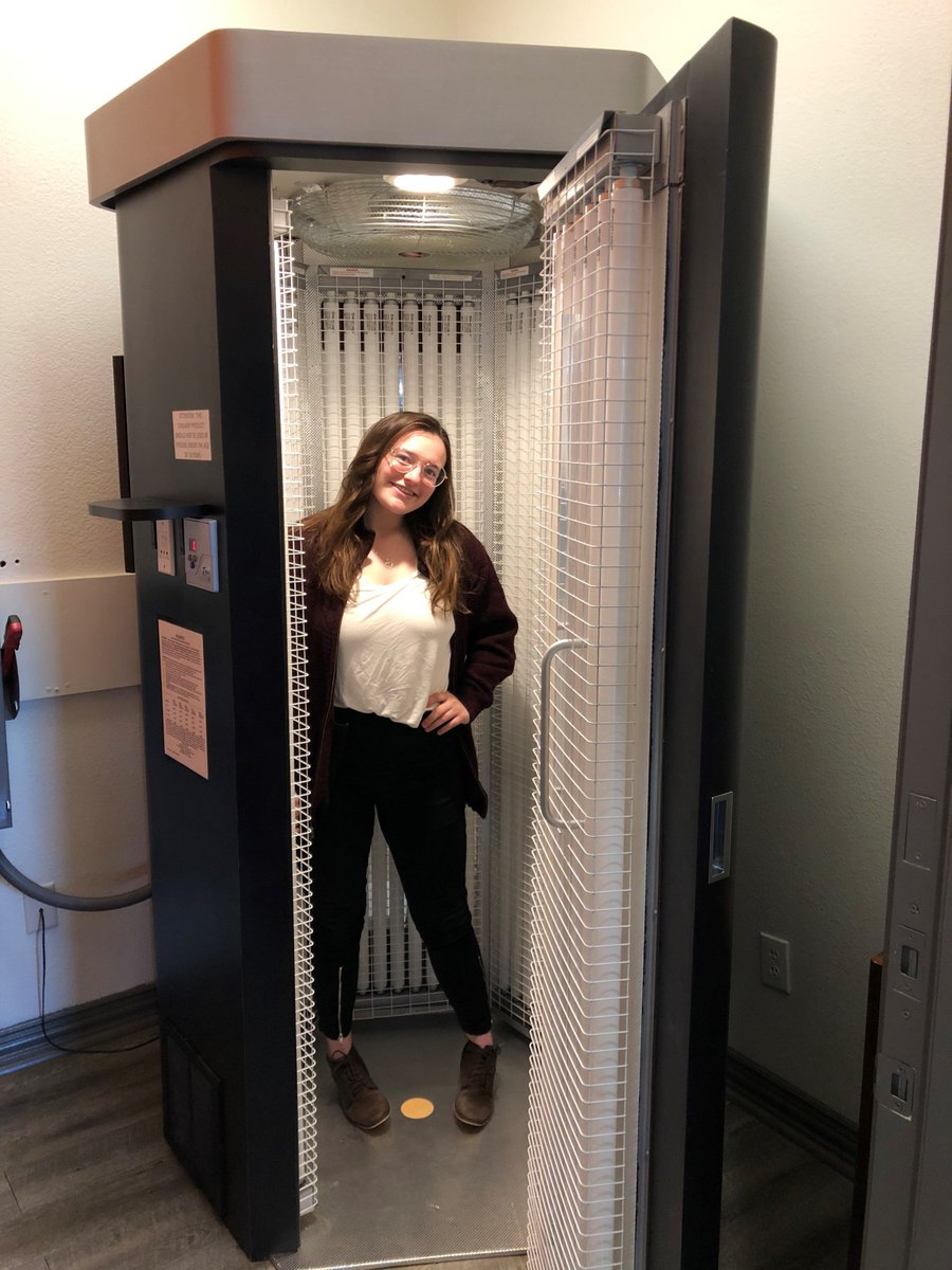 The_ViewLincoln's tweet photo. Feel free to use our stand up tanning booth if it's cloudy, too hot, or if you just prefer to hang out inside with us 😊
#theviewapartments #showyourview #tanning https://t.co/uvpTeeccfh