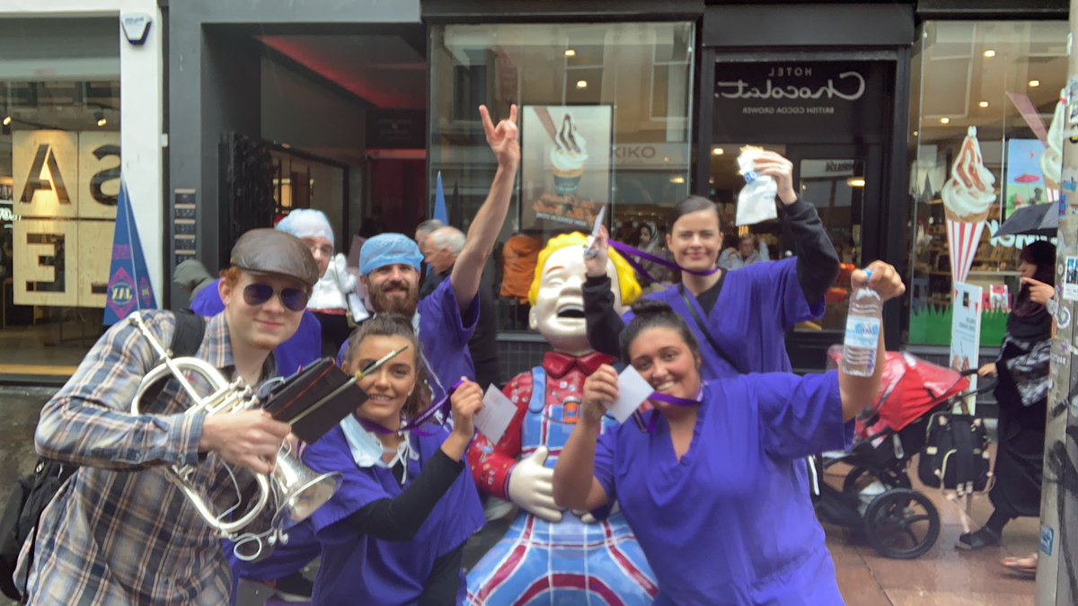 wullie_s's tweet photo. Where’s Wullie at Life in Glasgow #OorSelfie #peoplemakeglasgow @GCH_Charity @OWBIGBucket @peoplemakeGLA https://t.co/WXf3DEagwb