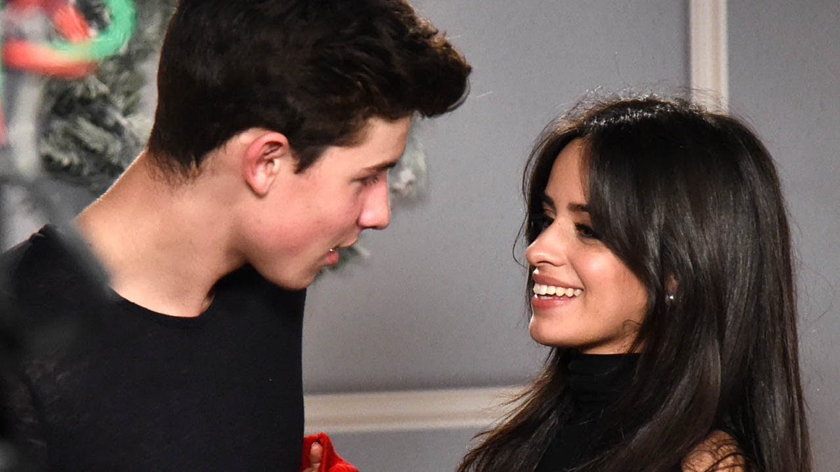 HeyYuc's tweet photo. Camila Cabello y Shawn Mendes son #sorprendidos a casi nada de #besarse; revelan fotos 👩‍❤‍💋‍👨😱
https://t.co/qZ4HRjGcSD https://t.co/zNckny7Z56