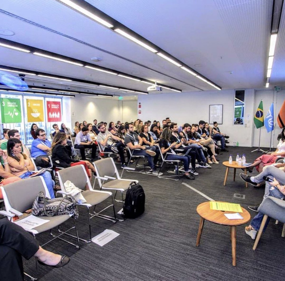 The #RefugeeFlag at the 3rd edition of the <a href="/OneYoungWorld/">One Young World</a> Brazil Caucus. More than 120 young leaders together discussing many subjects, including Human Rights. More than 50 companies, 45 civil entities and 5 public sector entities were represented at the event. #refugeeswelcome
