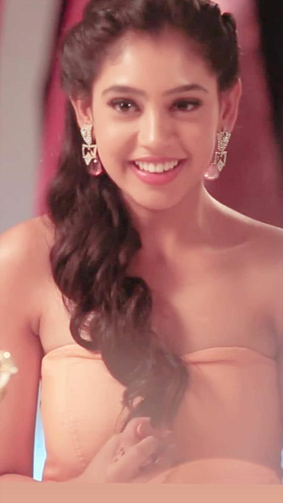 afsa_angel's tweet photo. Ye chand sa roshan chehra #KYYS4OnVootWithPaNiAsMaNan @LaghateParth @niti_taylor @justvoot @anupkofficial https://t.co/h6CP5Q9XRc