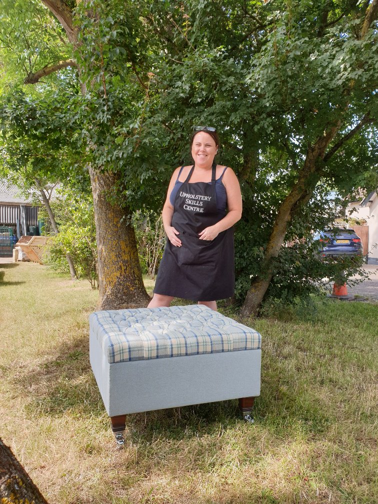 UpholsterySkill's tweet image. Lauren has completed Stage 1 of her AMUSF Qualification today. She has trained through a combination of evening classes and some days in the Centre. Congratulations Lauren! #AMUSF #upholstery #classes #essex